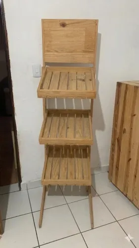 Expositor em madeira