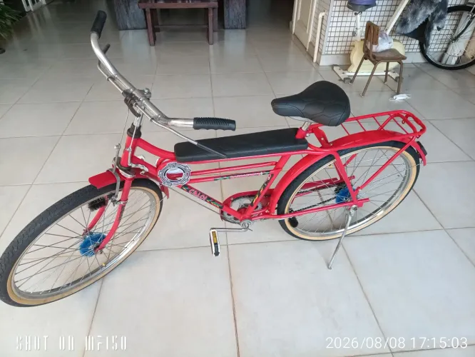 Vendo um bicicleta antiga Caloi barra forte restaurada pra coleção ou pra pedalar mesmo