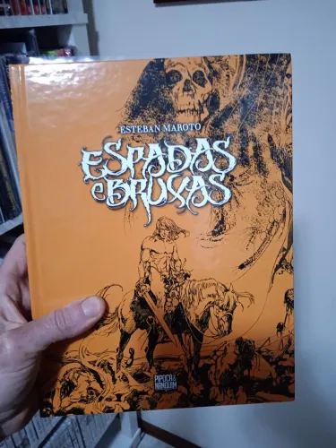 Espadas e bruxas pipoca e nanquim 