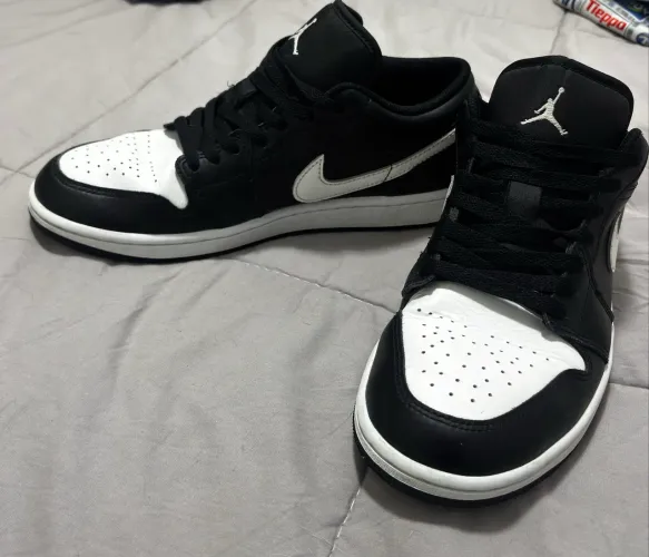 Tênis Nike air jordan 1 low black white