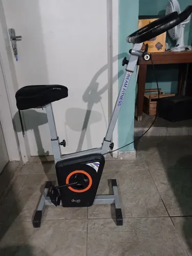 Bicicleta ergométrica para treino em casa