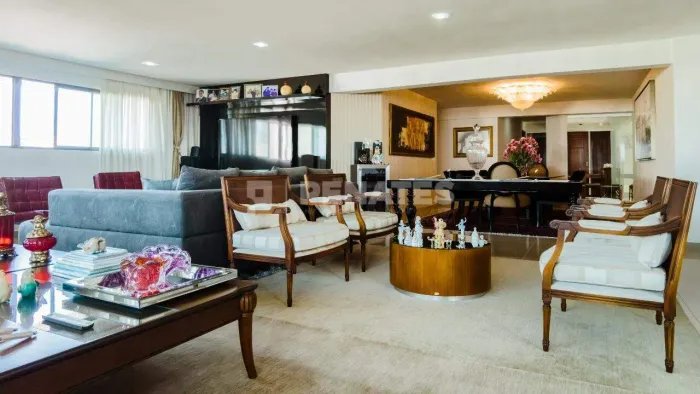 Apartamento de Alto Padrão em Areia Preta | 398m² | Vista Permanente do Mar ao Rio