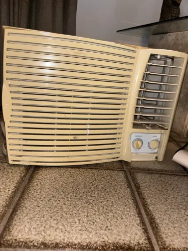 Ar-condicionado de janela Springer Carrier 7.500 BTUs 220V