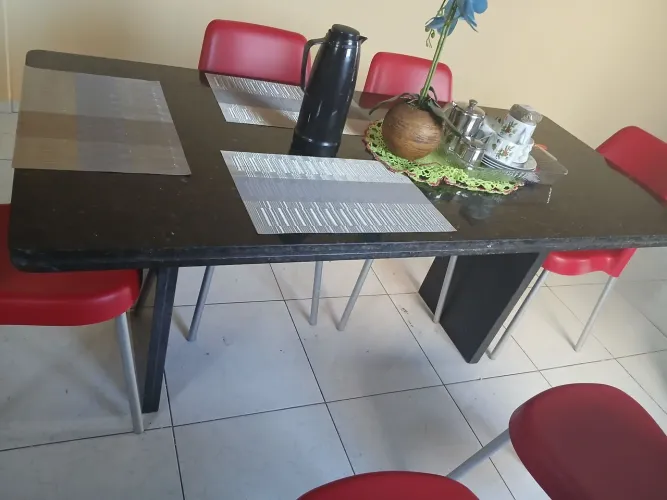 Mesa em mármore