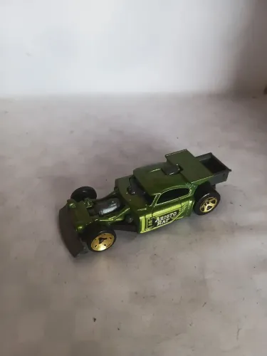 Miniatura hot wheels aristo rat