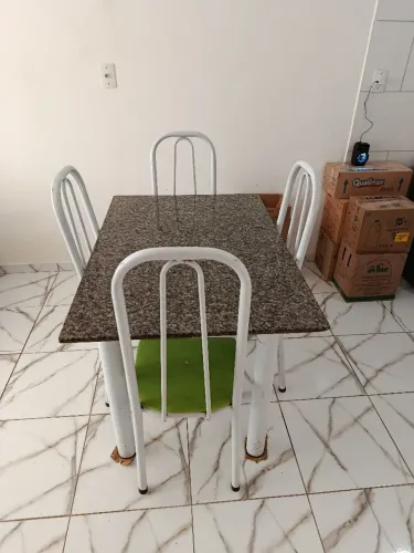 MESA DE MÁRMORE 4 CADEIRAS