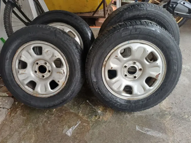 Pneus 215/65/16
