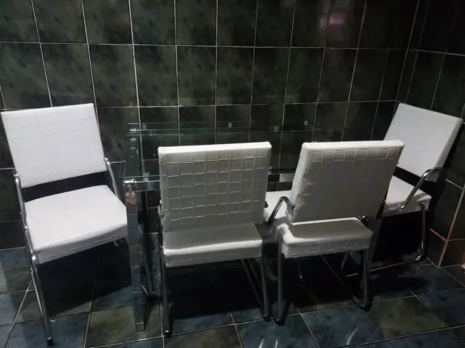 Mesa com 4 cadeiras