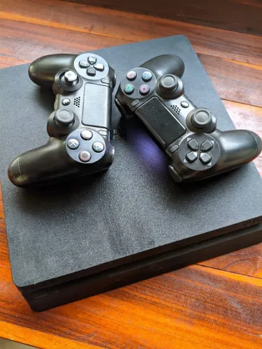 Playstation 4 com jogos mídia digital controles 1tb