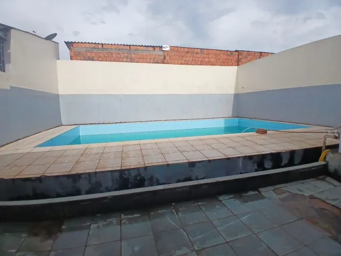 Casa com piscina no manoel Julião