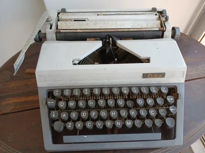 Máquina de escrever