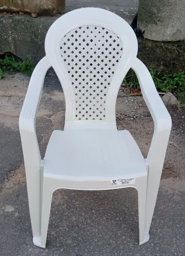 Cadeiras de plástico