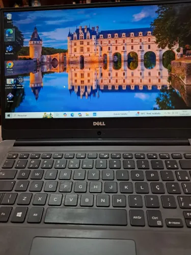 DELL INSPIRON 7460 14 Polegadas, estrutura em aluminio e tela com bordas finas.