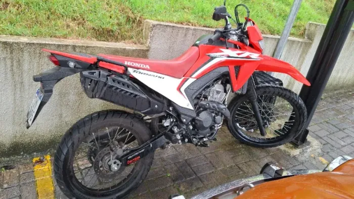 Tornado 300 L novinha !
