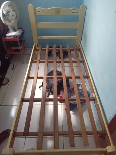 Cama de solteiro com colchão 