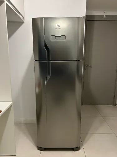 Geladeira/Refrigerador Electrolux Frost Free 310L em ótimo estado