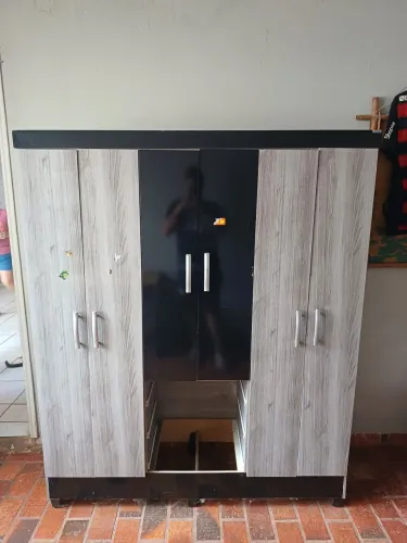 Guarda Roupas de Solteiro