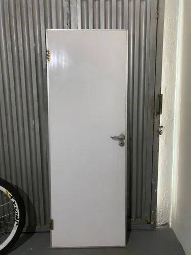 2 Portas de banheiro