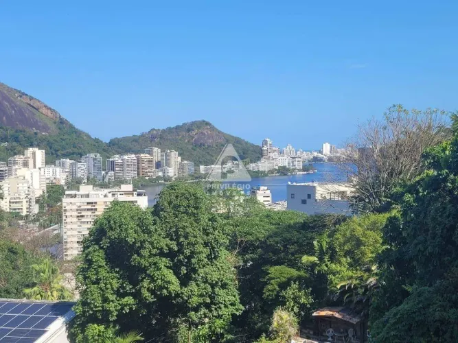 Casa residencial à venda no Humaitá - 4 quartos, frente, 580 m², tábuas corridas, 4 vagas