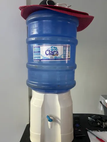 Suporte + galão de agua
