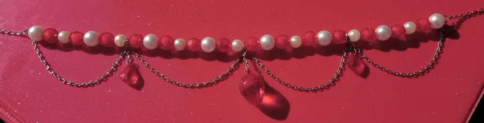 Gargantilha vermelha (Coquettecore)