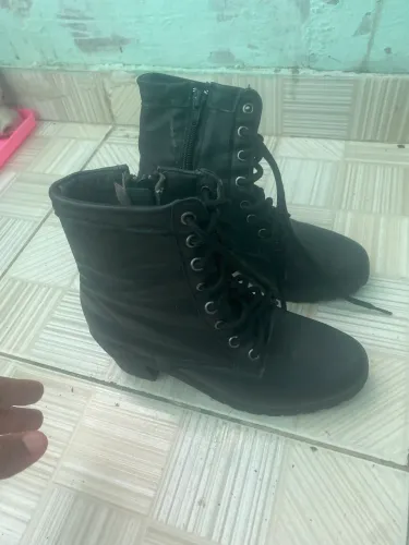 Vendo bota tamanho 35
