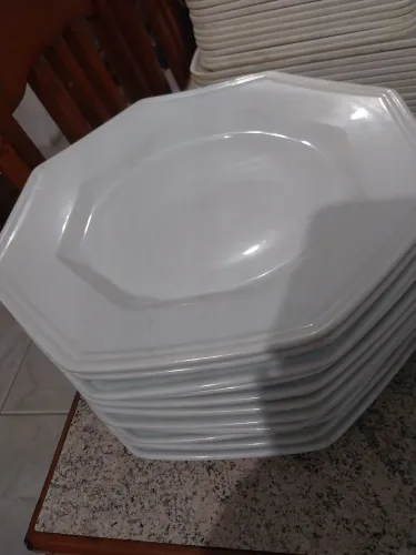 Pratos grandes de porcelana 15 a unidade ou 10 por 100
