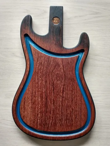 Tábua de churrasco guitarra 49x29,8x2,3cm