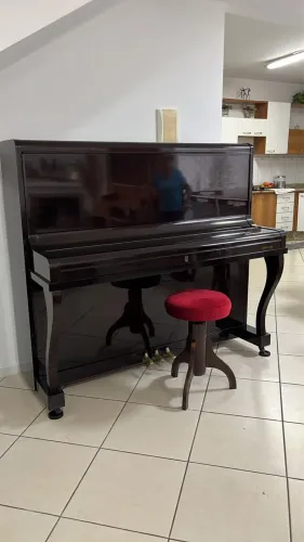 Excelente Piano Essenfelder