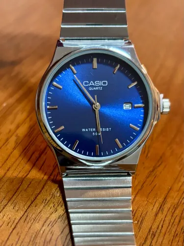 Casio vintage fundo azul