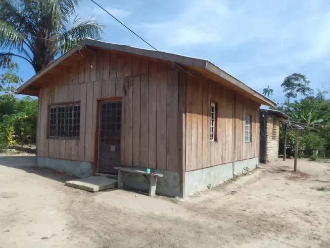 VENDE CASA NO INTERIOR 14 MIL...