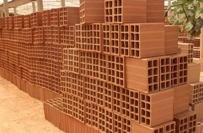 Vendo 800 tijolos de 08 furos, e 200 tijolos de 06 furos, todos novos.