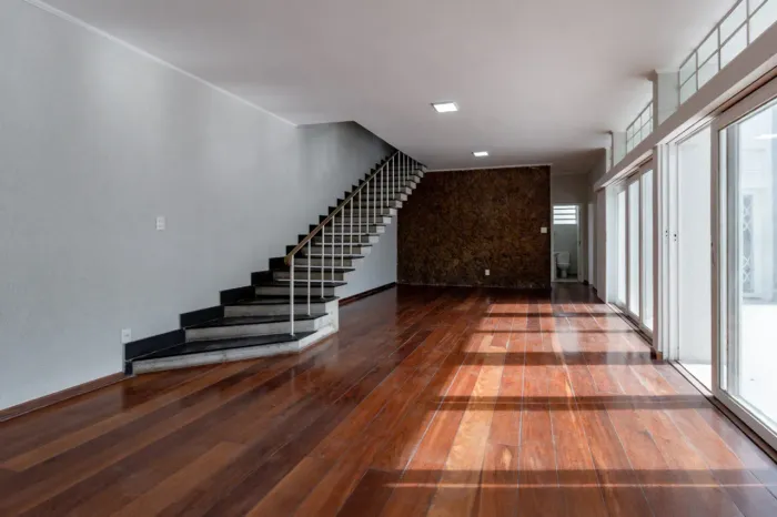 Casa para locação em Granja Julieta com 8 banheiros, 15 vagas, 582m²