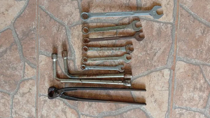 Vendo ou troco em algo do meu interesse essas chaves novas apenas 120reais