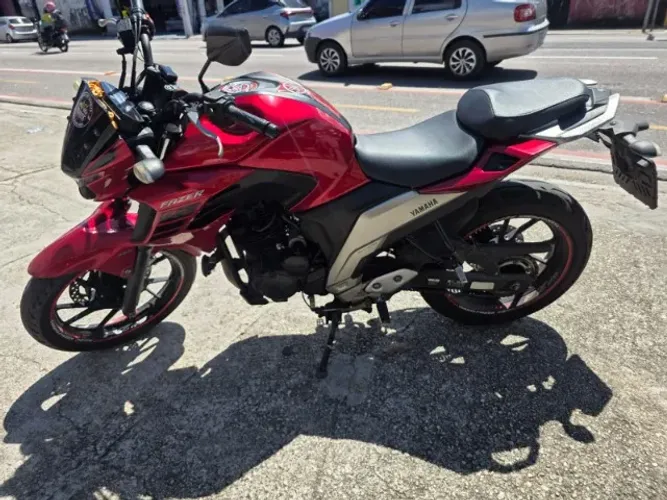 YAMAHA FZ25