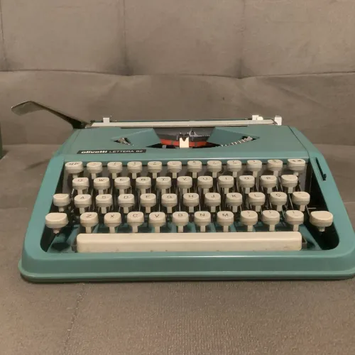Máquina de Escrever Olivetti Lettera 82 Vintage