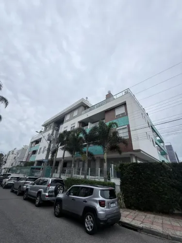 Alugo apartamento de 2 quartos mobiliado no Rio Tavares a 100 metros da praia 