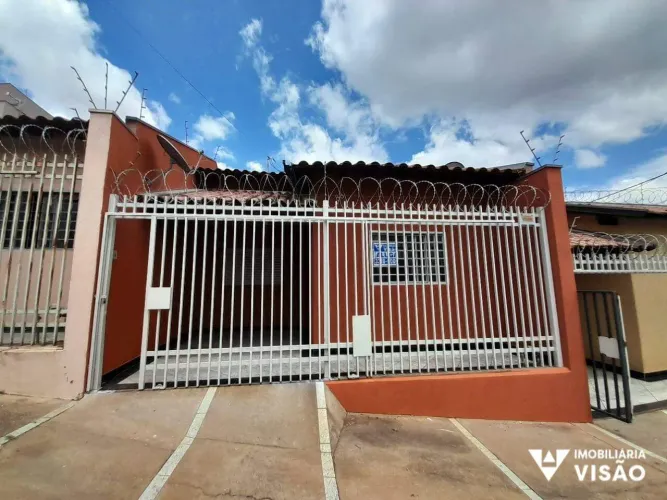 CASA PARA ALUGAR, 02 QUARTOS, GARAGEM COM 01 VAGA NO BAIRRO ABADIA