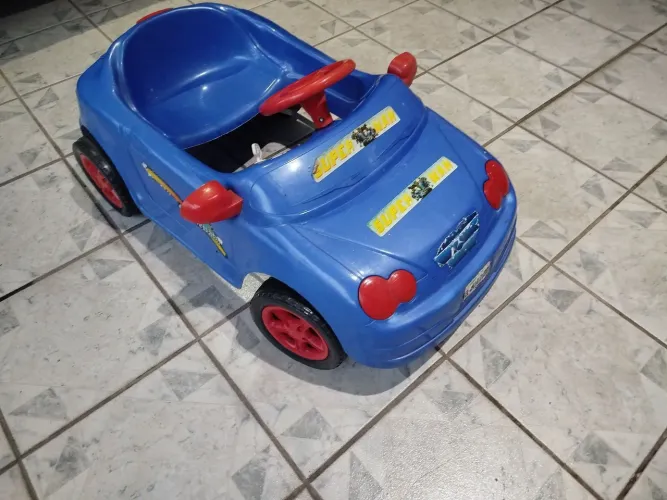 Carrinho de pedal infantil