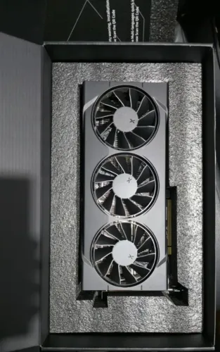 Placa de Vídeo RX 9060 XT 16GB AMD Radeon - Perfeito Estado (Na Caixa)