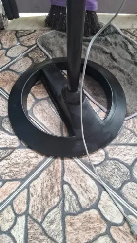 Ventilador de pé com defeito