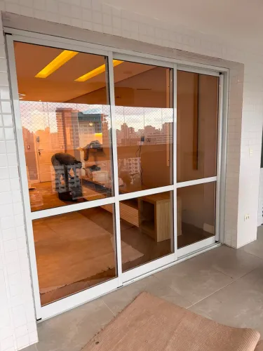 Vende-se porta balcão 3 folhas tamanho(2160x2380)