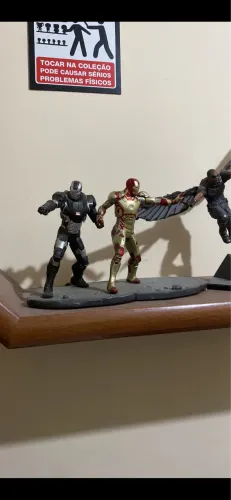 Máquina de combate 1/10 iron studios