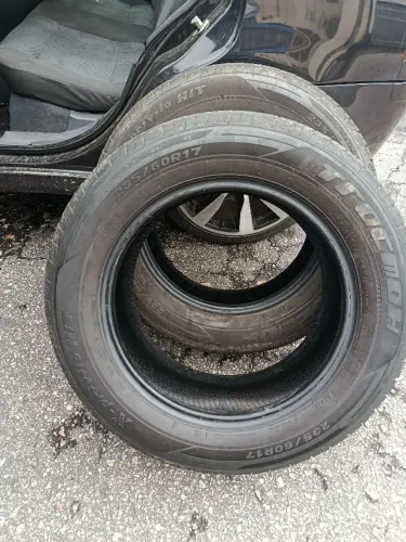 Pneu 235 60 17