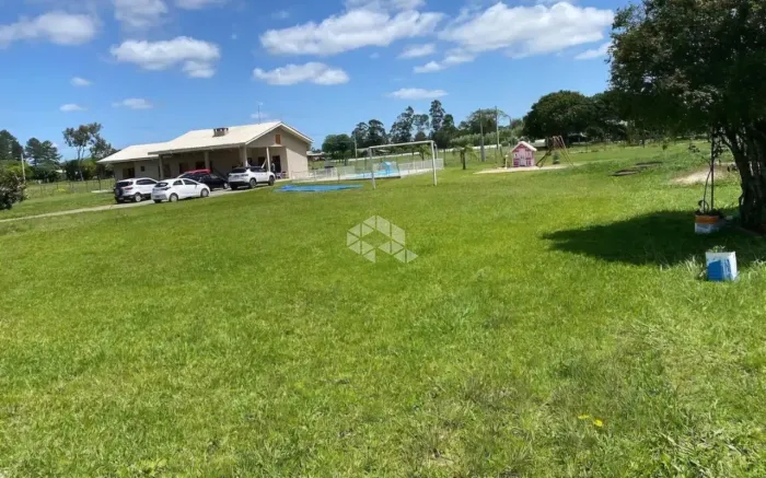 Chácara á venda com Casa, Piscina e Campo de Futebol no Boi Morto
