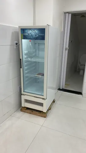 Expositor de bebidas, freezer de uma porta