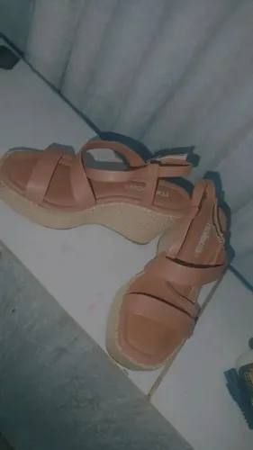 Sandália com salto