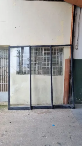 Porta balcão 3 folhas Preta 2,20x2x10