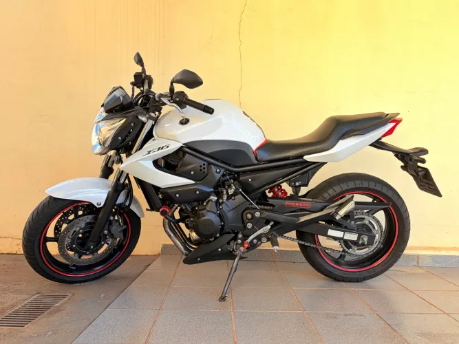 XJ6 branco pérola 2012