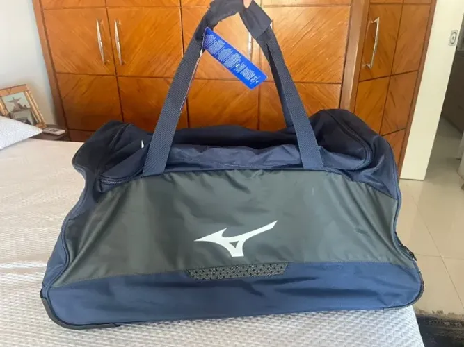 Mala de treino Mizuno (com rodinhas)